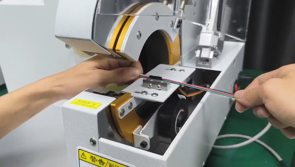 Mesin Pelilit Pita PVC Cerdas untuk Kabel Panjang - Pembungkusan Stabil & Otomatis untuk Wire Harness