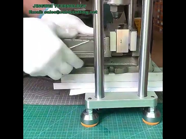 50g Vertical Injection Molding Machine Desktop Polymer Plastic Injection Molding Machine USB Head Pl