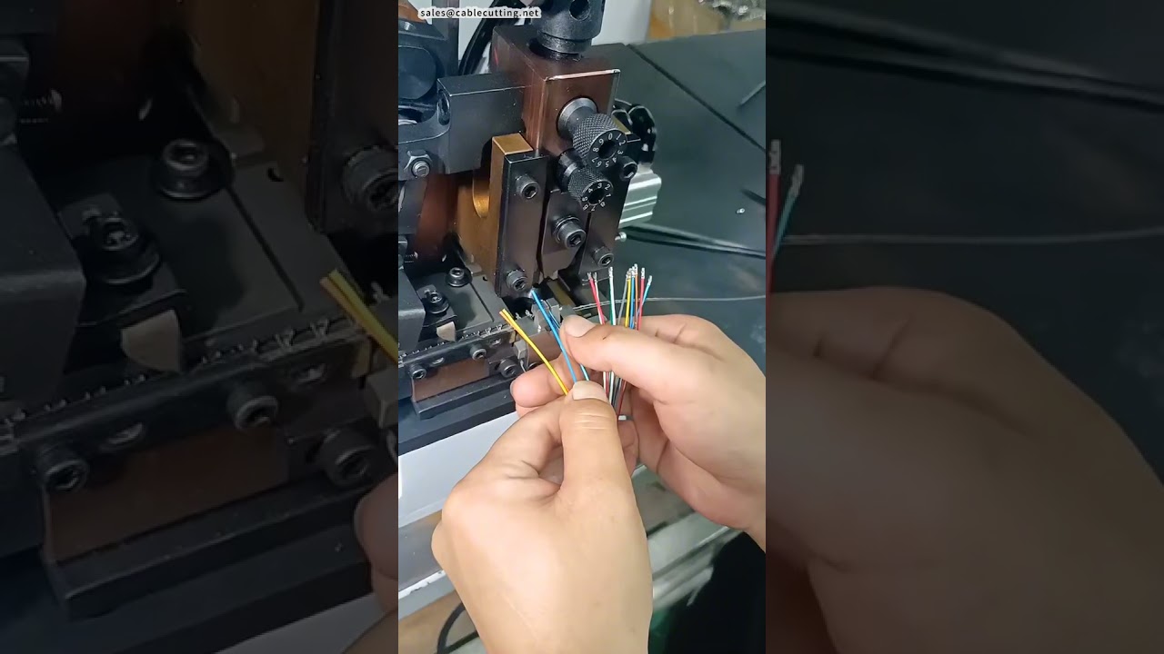 Mesin Kupas dan Crimping Kabel Otomatis – Aplikator Terminal Presisi Tinggi